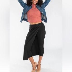 BETABRAND Women's The Sassiest Pant Skirt Overlay Black Size Medium Long.